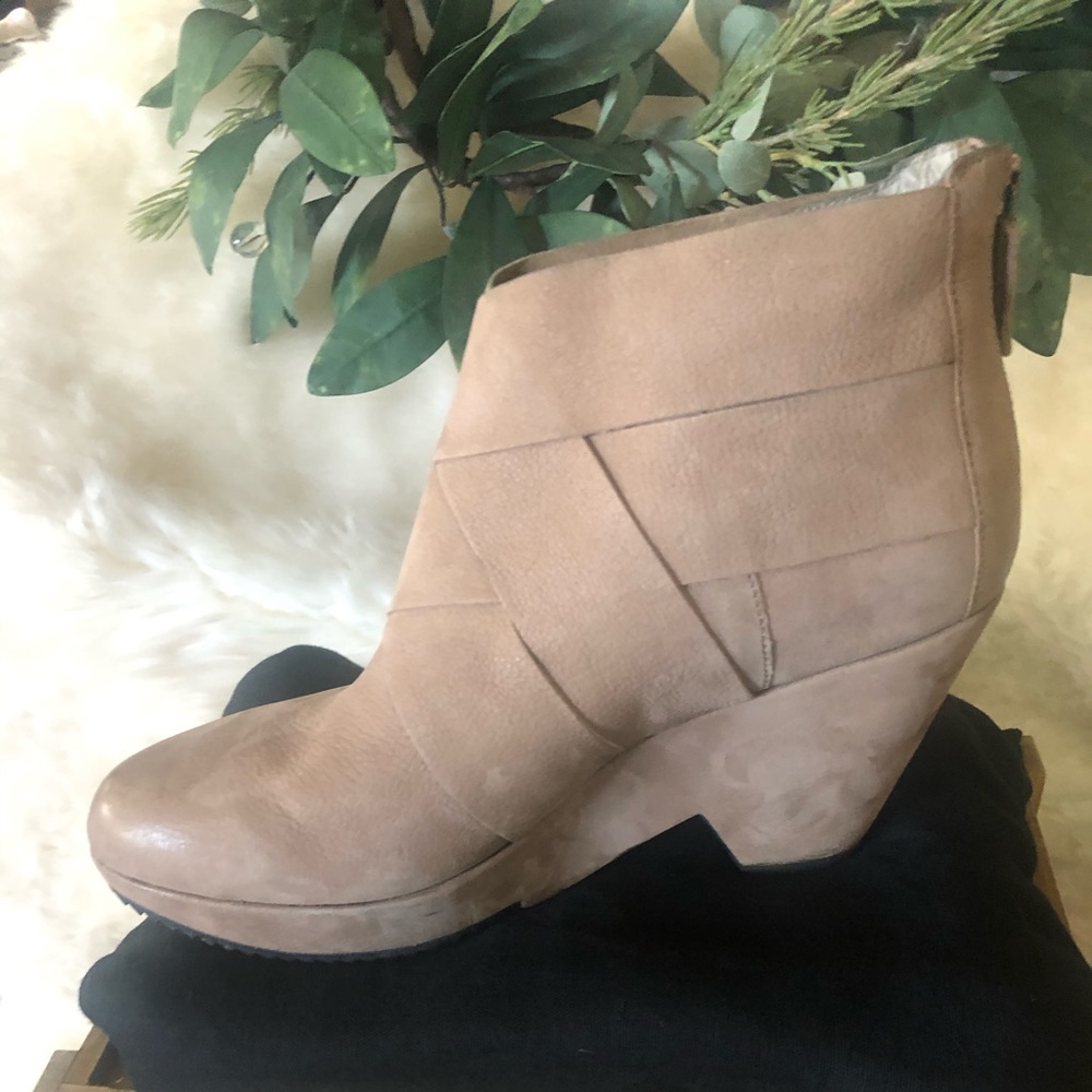 Eileen Fisher Dream leather wedge bootie sz 8.5